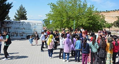 Kahramanmaraş’ta Gezici Kütüphane Okul Ziyaretlerini Sürdürüyor