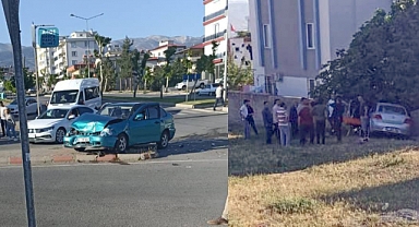 Kahramanmaraş’ta iki otomobil çarpıştı: 4 yaralı