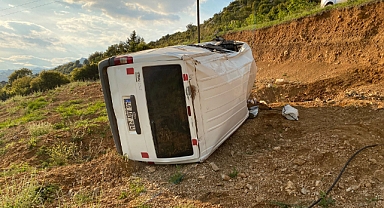 Kahramanmaraş’ta kamyonet devrildi 3 yaralı