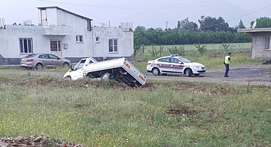 Kahramanmaraş’ta kamyonet yan yattı: 2 yaralı