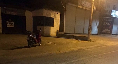 Motorlu bisikletiyle devrilen sürücü ağır yaralandı