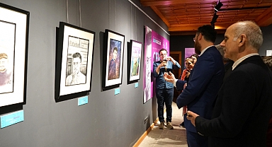 Sonsuzluk Sergisi Sanatseverlerle Buluştu