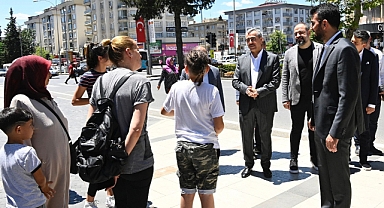 Başkan Güngör Azerbaycan Bulvarı’nda Esnaflarla Bir Araya Geldi