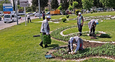 Büyükşehir’den Kavşak ve Refüjlerde Peyzaj Çalışması
