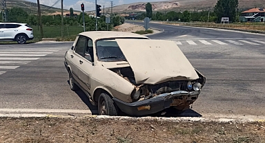 Elbistan’da iki otomobil çarpıştı: 3 yaralı