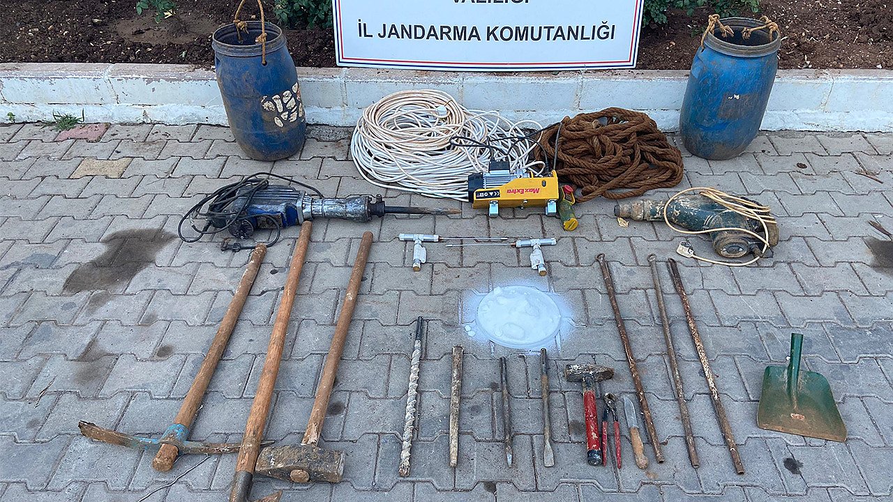 Kahramanmaraş’ta bombacı defineciler suçüstü yakalandı