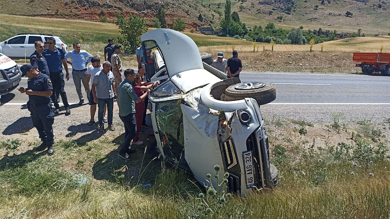 Kahramanmaraş’ta kamyonet takla attı: 2 yaralı
