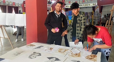 Kahramanmaraş’ta öğrenciler resim sergisinde marifetlerini gösterdi