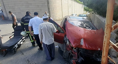 Kahramanmaraş’ta otomobil bahçe duvarına çarptı: 1 yaralı