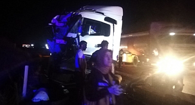 Kahramanmaraş’ta tıra arkadan çarpan sürücü yaralandı