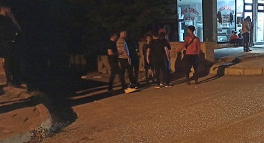 Kahramanmaraş’ta yolun karşısına geçmek isteyen kardeşlere otomobil çarptı