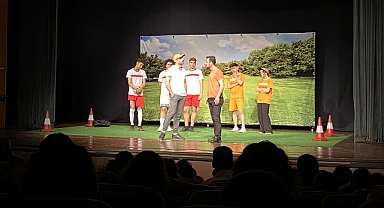 Nefes Almadan Tiyatro Gösterisine Yoğun İlgi