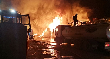 Kahramanmaraş’ta fabrika yangını sürüyor