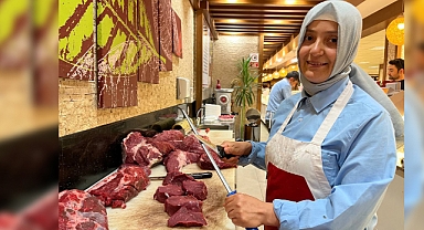 Kahramanmaraş’ta kadın kasap erkek meslektaşlarına taş çıkarıyor