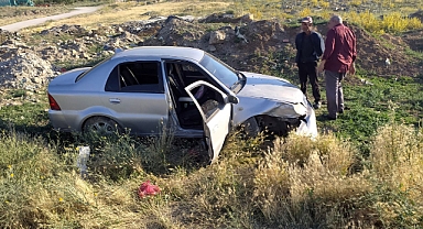 Kahramanmaraş’ta otomobil tarlaya uçtu: 2 yaralı