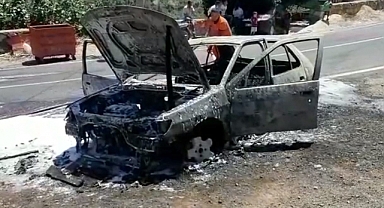Kahramanmaraş’ta park halindeki otomobil alev topuna döndü