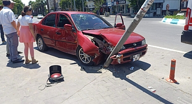 Kahramanmaraş’ta ticari araç ile otomobil çarpıştı: 2’si çocuk 3 yaralı