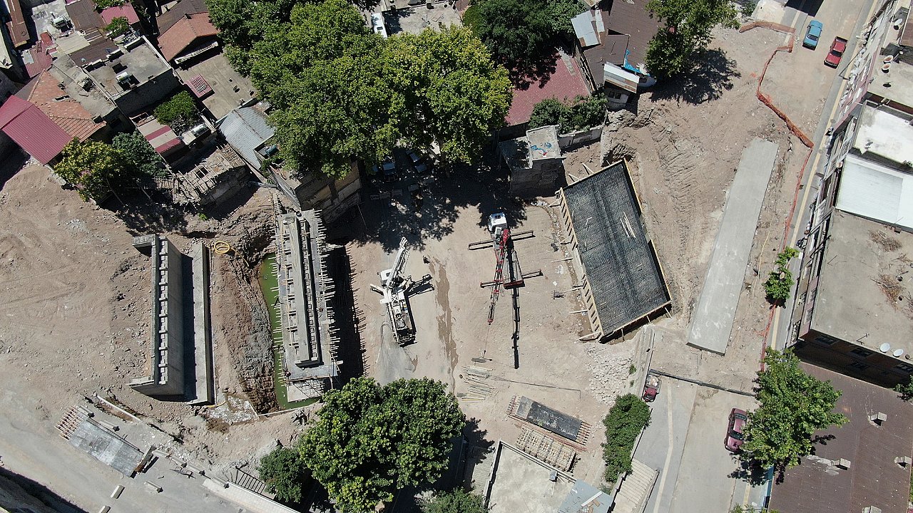 Kanlıdere'nin Yeni Köprüsünde Çalışmalar Hızla İlerliyor