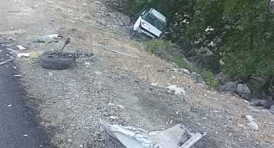 Otomobil şarampole uçtu: 2 yaralı