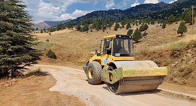 Büyükşehir Ekipleri Göksun’da Kırsal Mahalle Yollarında
