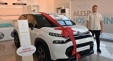 Elbistan Festivali’nin talihlisi sıfır kilometre otomobilini teslim aldı