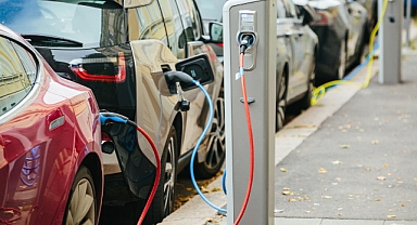 Elektrikli ve Hibrid Otomobillere İlgi Artıyor