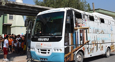 Gezici Kütüphane Öğrencilerle Buluşmaya Devam Ediyor