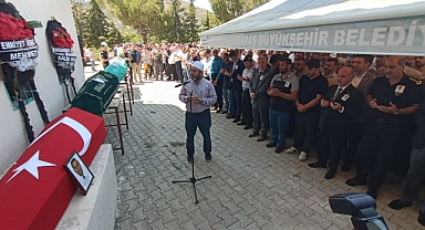 Kahramanmaraş’ta en acı fotoğraf: Yan yana toprağa verildiler