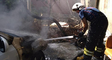 Kahramanmaraş’ta park halindeki otomobil alev aldı