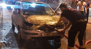 Kahramanmaraş’ta seyir halindeki otomobil alev aldı