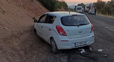 Kahramanmaraş’ta virajı alamayan otomobil toprak zemine çarptı: 2’si çocuk 4 yaralı