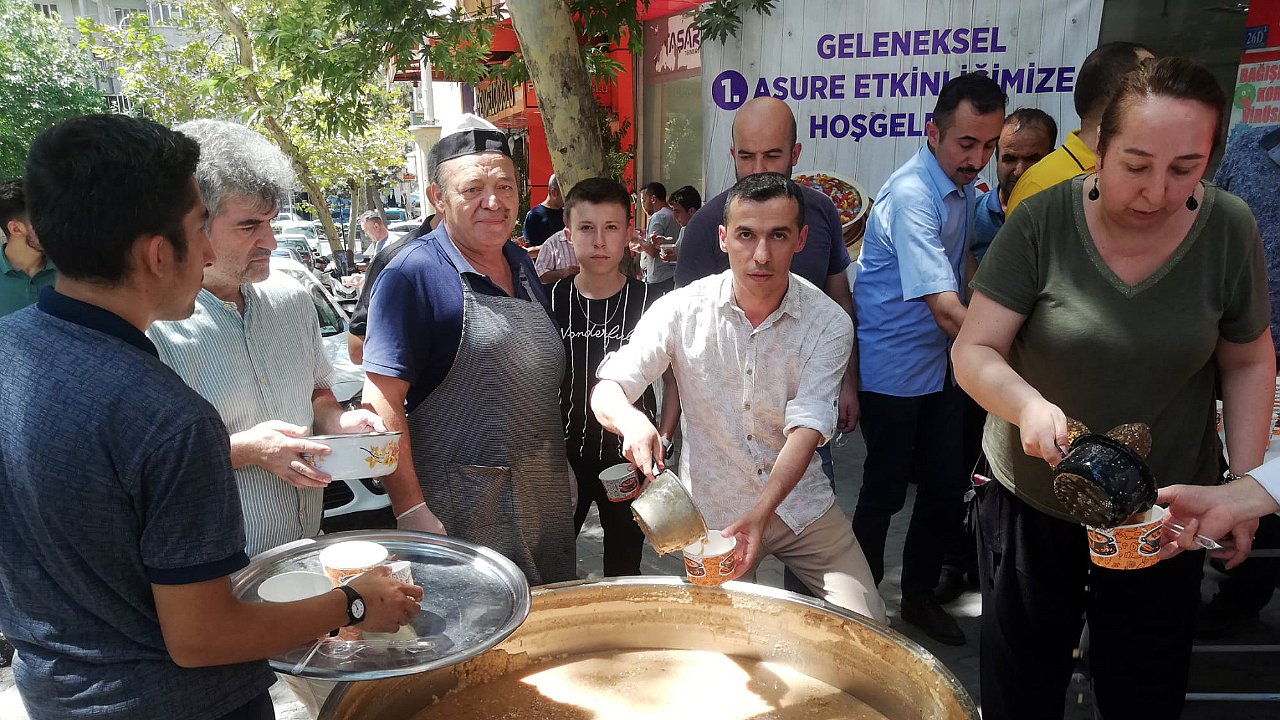 KAMTİAD’dan Aşure İkramı