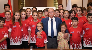 Masa Tenisi Yıldız-Genç Milli Takımı’ndan Başkan Mahçiçek’e teşekkür ziyareti