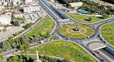 Mevsimlik Çiçeklerle Şehir Renklendi