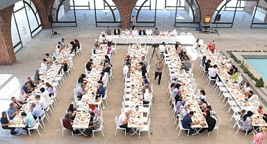 Onikişubat Belediyesi’nin kurslarına katılıp YKS’de dereceye giren öğrenciler ödüllendirildi