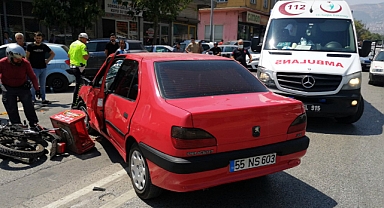 Otomobille çarpışan motosiklet sürücüsü yaralandı