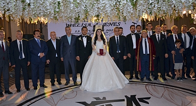 Sular ve Çiçekçi Ailesinin Mutlu Günü