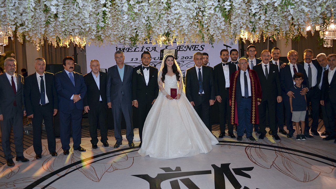 Sular ve Çiçekçi Ailesinin Mutlu Günü