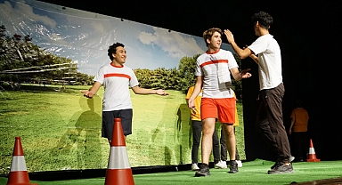 Çocuklar ‘Nefes Almadan’ Gösterisini İlgiyle Takip Etti