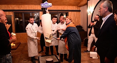 İTHİB Yönetim Kurulu üyeleri satır ve balta ile dondurma kesti!