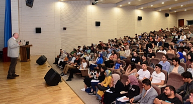 Rektör Yasım, 2022-20223 Akademik Yılında İlk Dersi Tıp Fakültesi Öğrencilerine Verdi