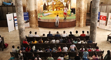 Sahne Maraş, Şanlıurfa’da Perdeleri Çocuklara Açtı