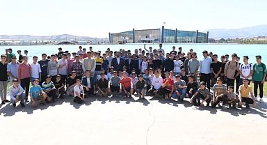 Başkan Mahçiçek, 400’den fazla lise öğrencisiyle kahvaltıda bir araya geldi