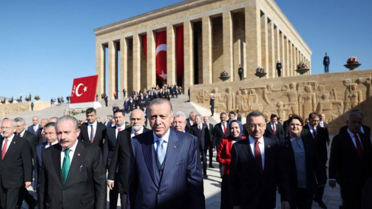 Cumhurbaşkanı Erdoğan Anıtkabir'de