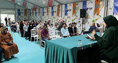 Emine Şenlikoğlu Söyleşisine Yoğun İlgi