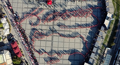 İzmit'te 1380 kişilik dev zeybek nefes kesti!