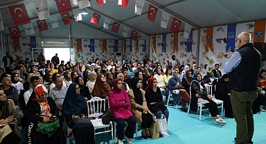 Kemal Sayar’a Kitap Fuarında Yoğun İlgi