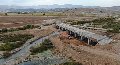 Türkoğlu’nun Yeni Köprüsü Hizmete Hazırlanıyor