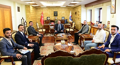 Ülkü Ocaklarından Rektör Yasım’a ‘Hayırlı Olsun’ Ziyareti