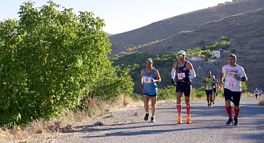 Ultramaraton’da 100 kilometre, 10 saatte koşuldu